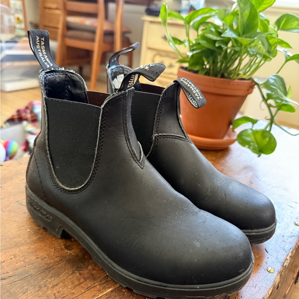 Blundstone men’s size 4 AU Black Leather Boots